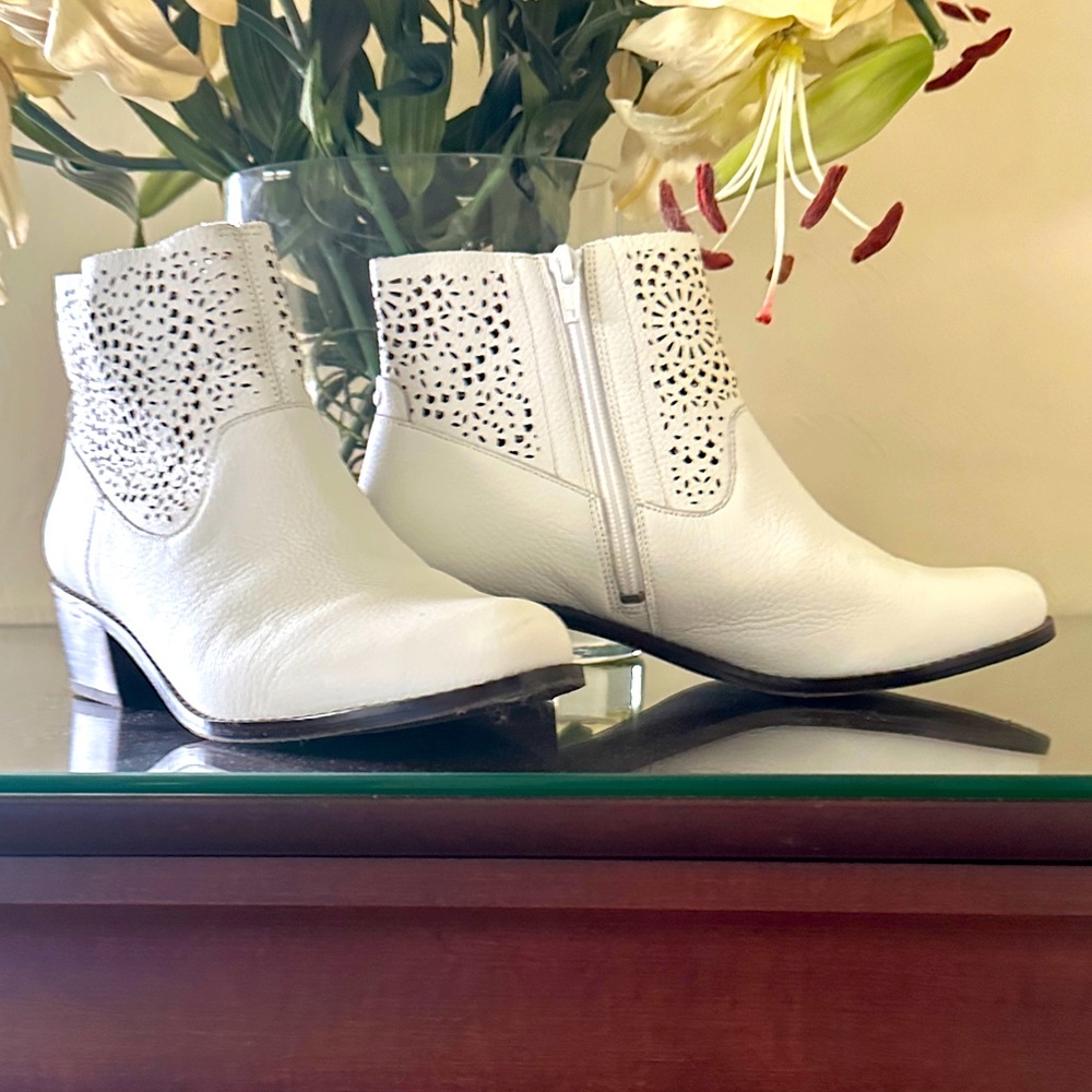 Vionic White Ankle Boots with Perforated Design
